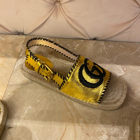 Gucci Gold Sandal size 36 - Picture 2 of 2